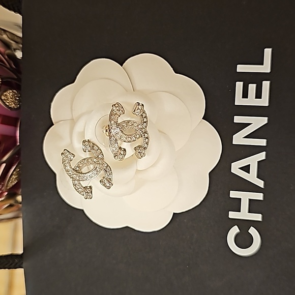 CHANEL 23P Silver & Crystal  CC Logo Studs Earrings Brand New w/tag - Picture 3 of 9